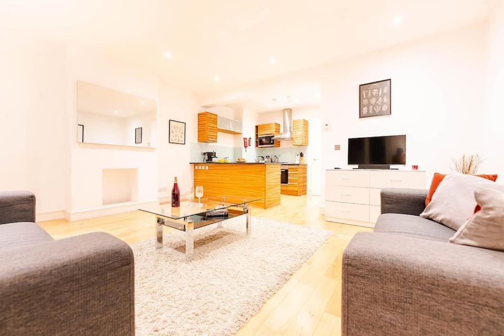 Bright & Modern One Bedroom Flat In Farringdon Londra